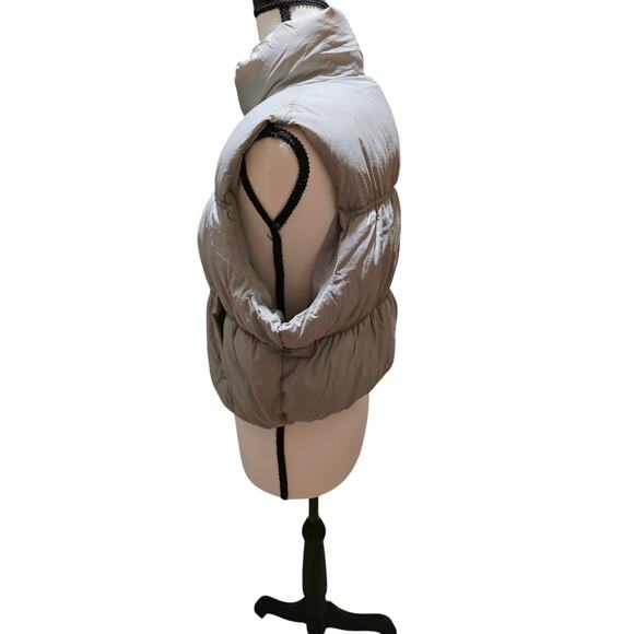 Love Tree Cropped Puffer Vest – Size Medium – NWT - Picture 3 of 5